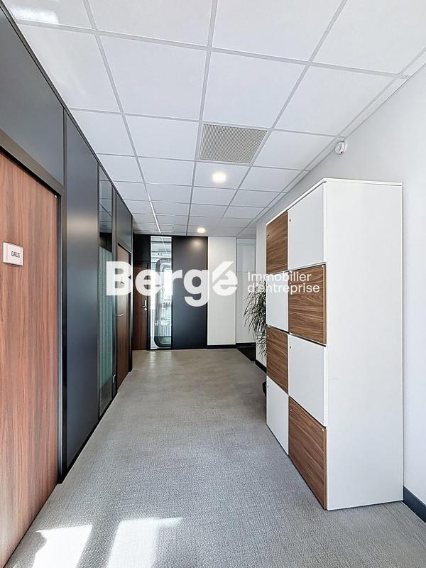 Bureau - 80 m² - 1 pièce