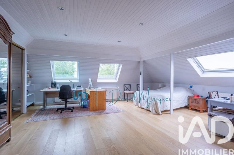 Maison - 225 m² - 8 pièces