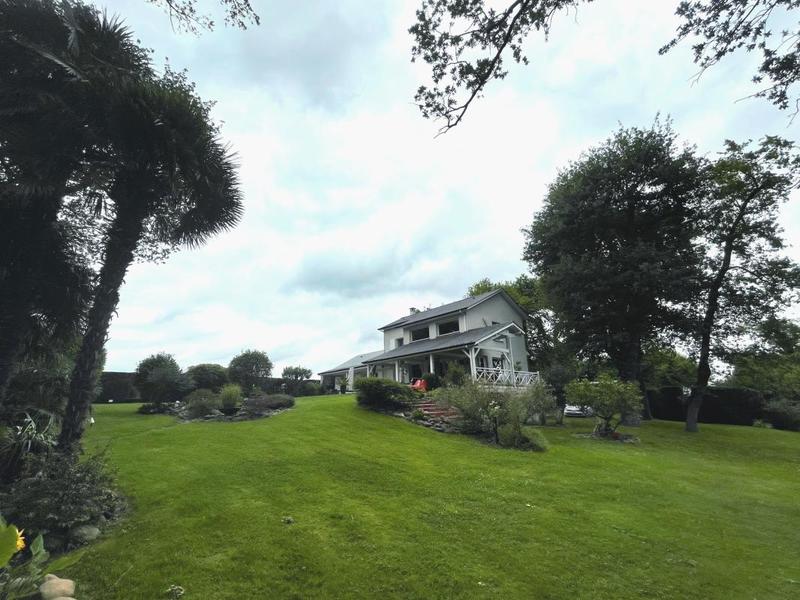 Maison - 225 m² - 6 pièces