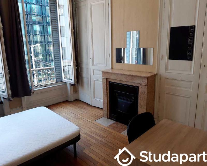 Chambre - 130 m² - 1 pièce