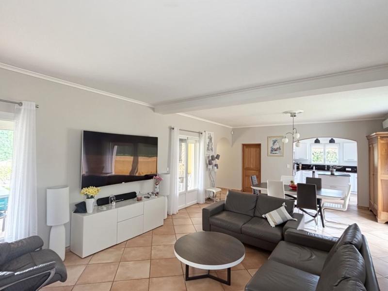 Pavillon - 180 m² - 5 pièces