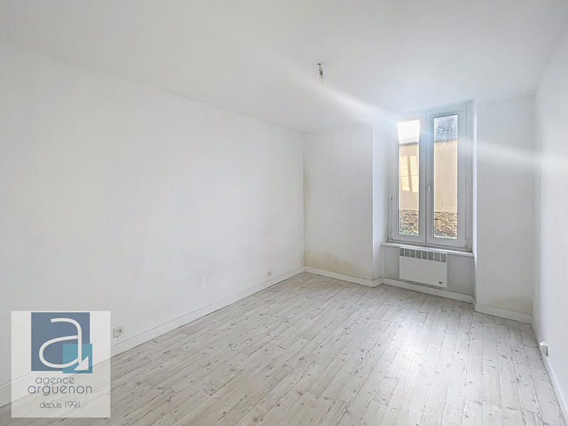 Maison - 213 m² - 9 pièces