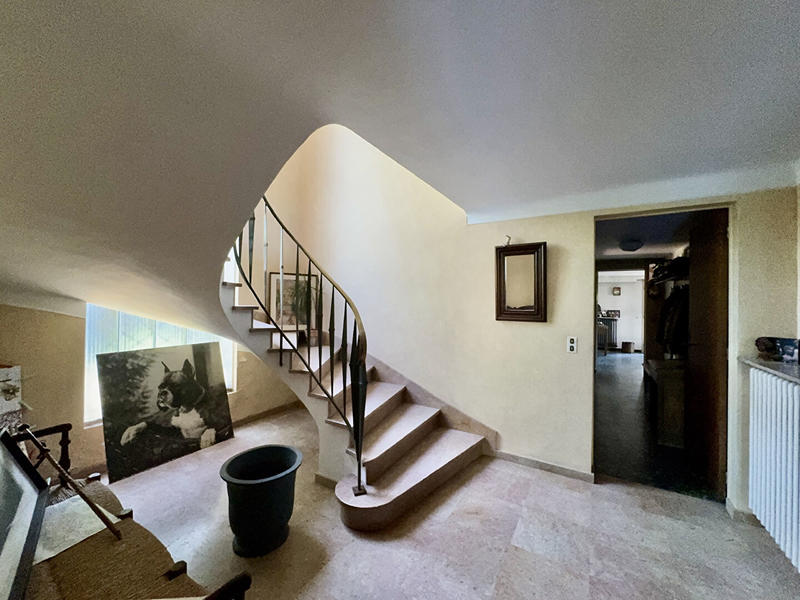 Maison - 220 m² - 6 pièces