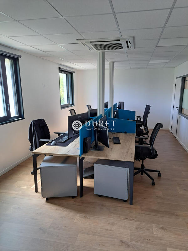 Bureau - 374 m²