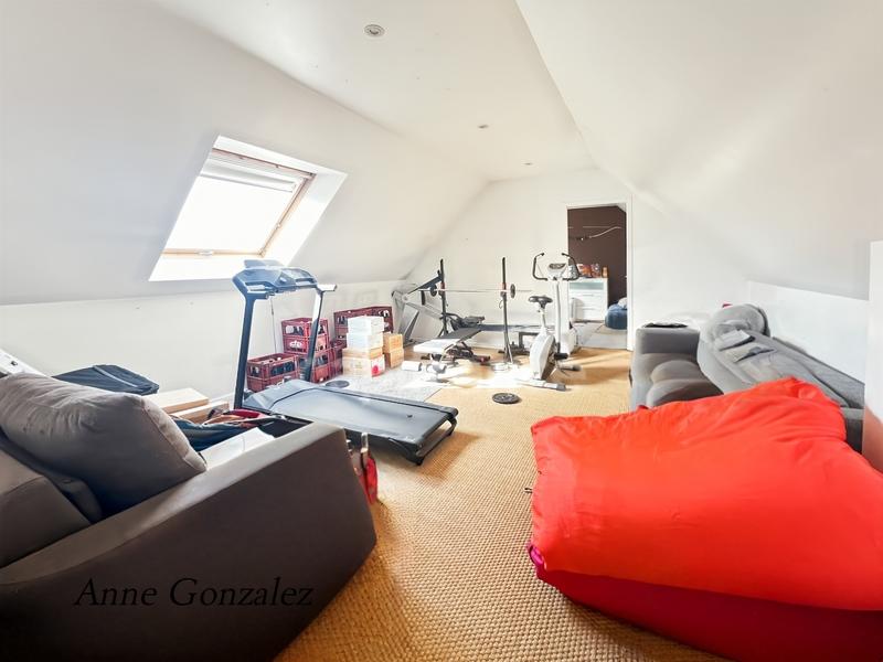 Maison - 233 m² - 9 pièces