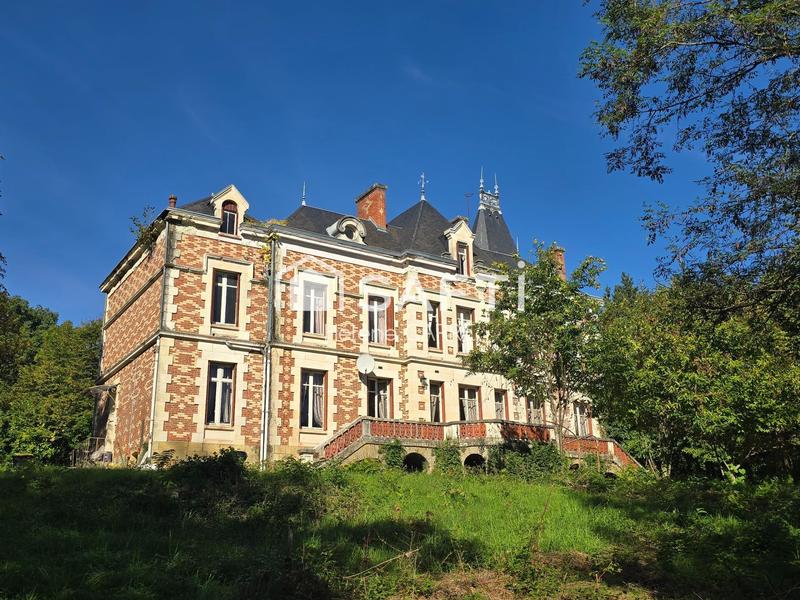 Château - 670 m² - 16 pièces