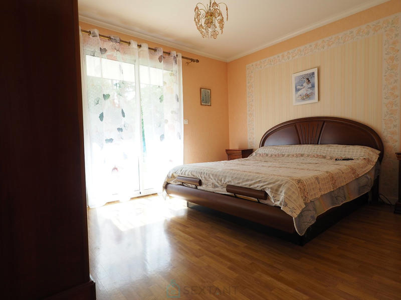 Maison - 198 m² - 10 pièces