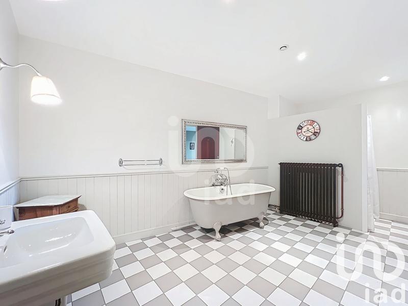 Maison - 270 m² - 5 pièces