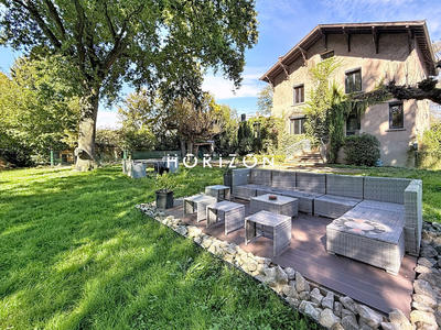 Maison - 202 m² - 7 pièces