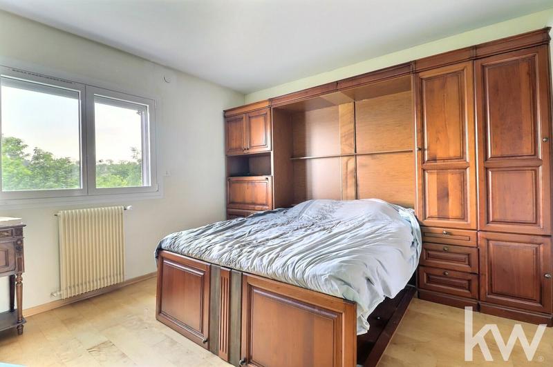 Maison - 241 m² - 8 pièces