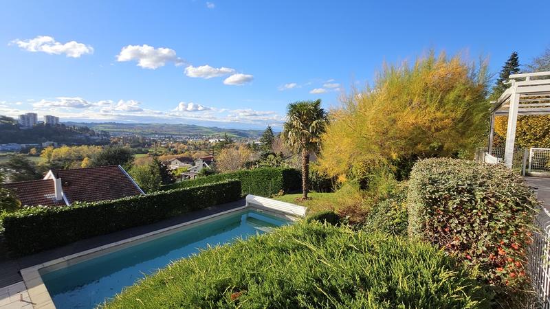 Maison traditionnelle - 196 m² - 9 pièces