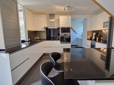 Maison - 236 m² - 10 pièces