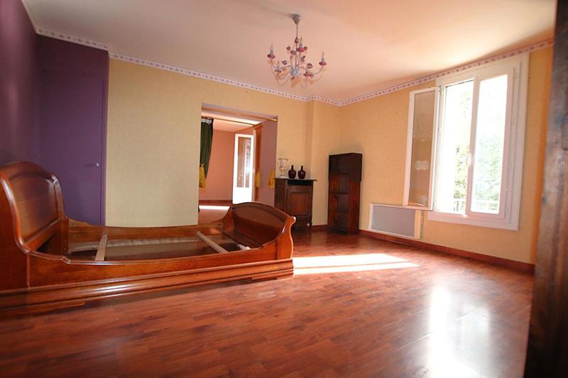 Maison - 310 m² - 15 pièces