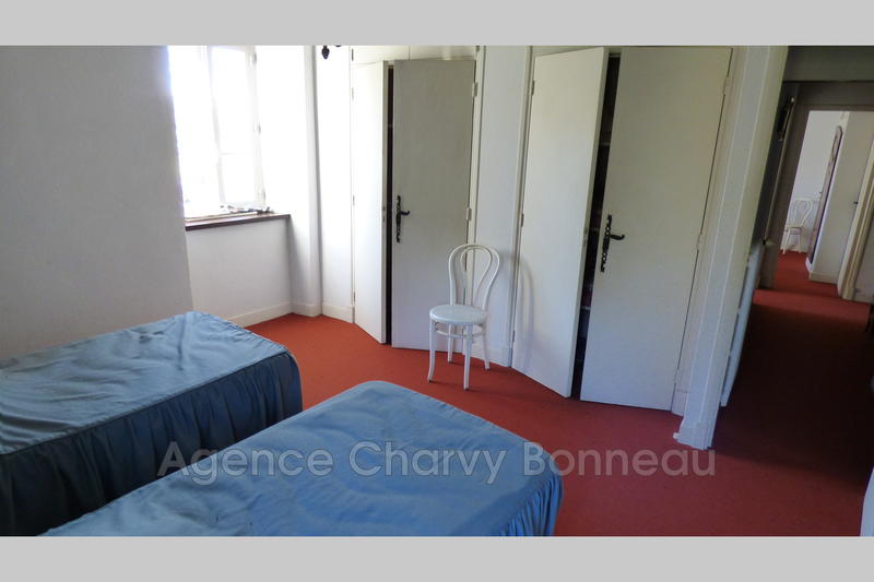 Propriété - 213 m² - 7 pièces