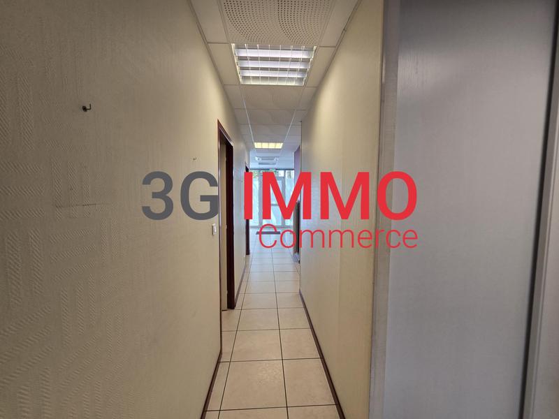 Local commercial - 93 m² - 5 pièces