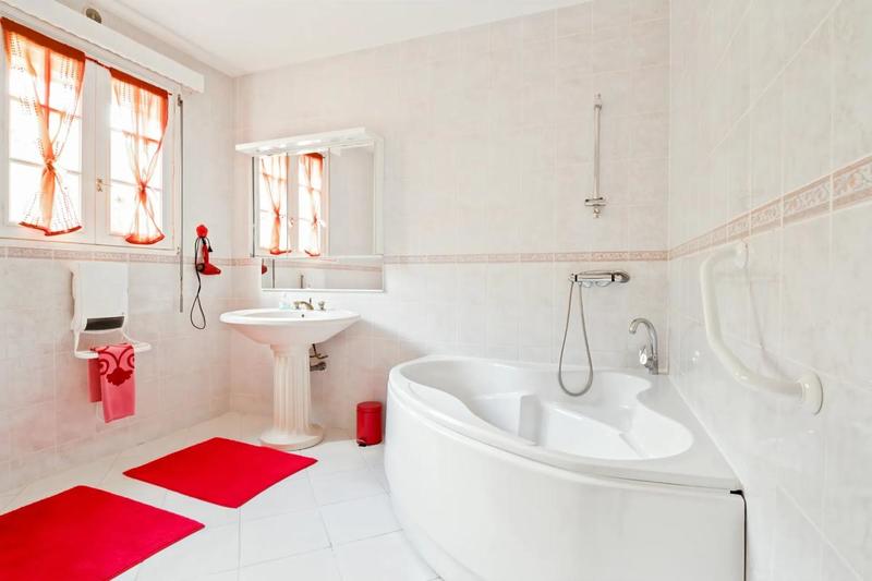 Maison - 295 m² - 8 pièces