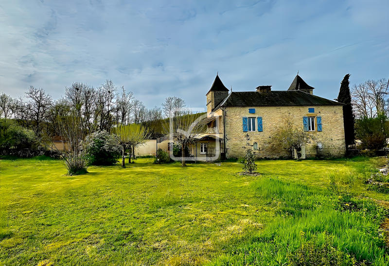 Maison - 255 m² - 9 pièces