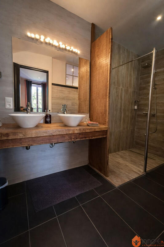 Maison - 765 m² - 18 pièces