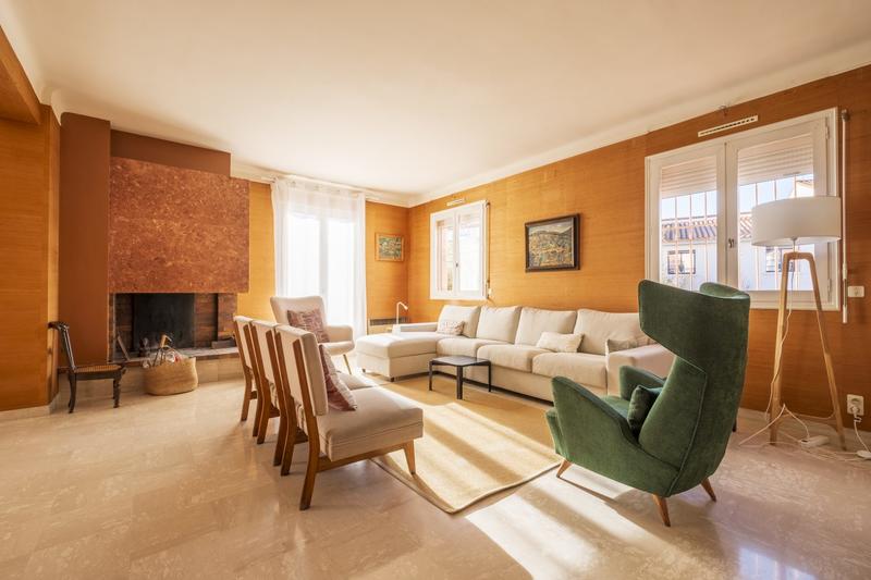 Maison - 217 m² - 7 pièces