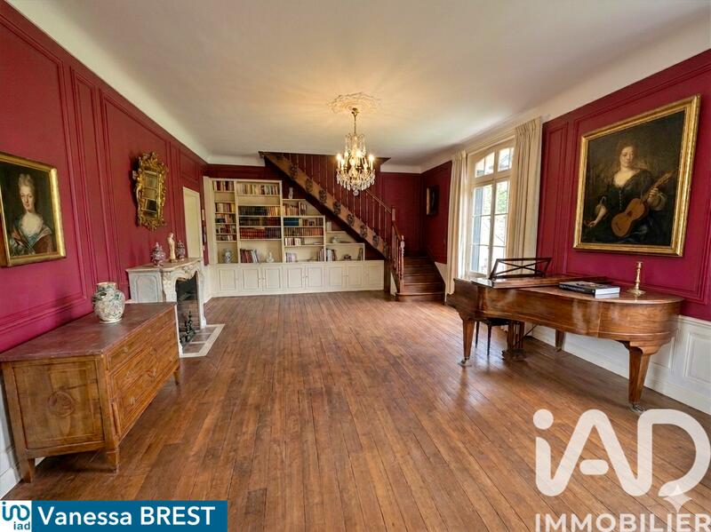 Maison - 225 m² - 10 pièces