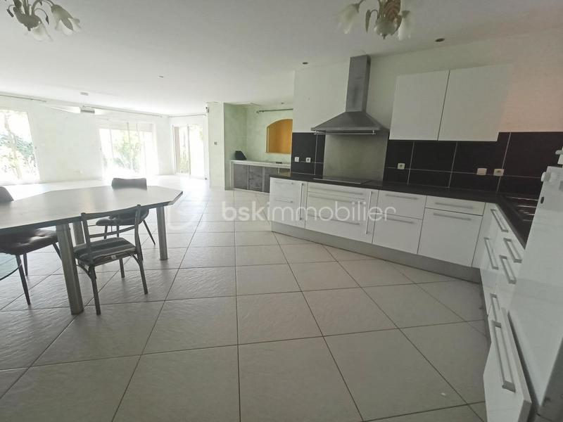 Maison traditionnelle - 177 m² - 7 pièces