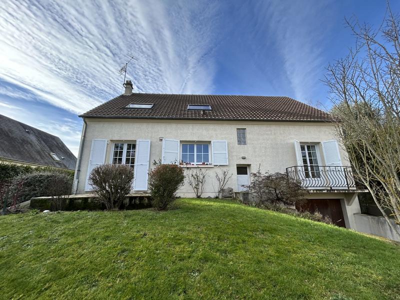 Maison traditionnelle - 160 m² - 8 pièces