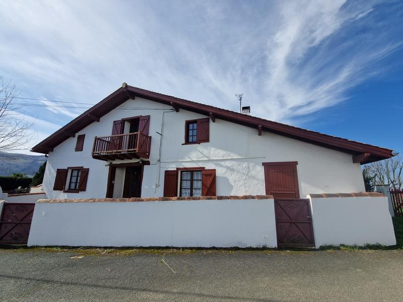 Maison - 311 m² - 14 pièces