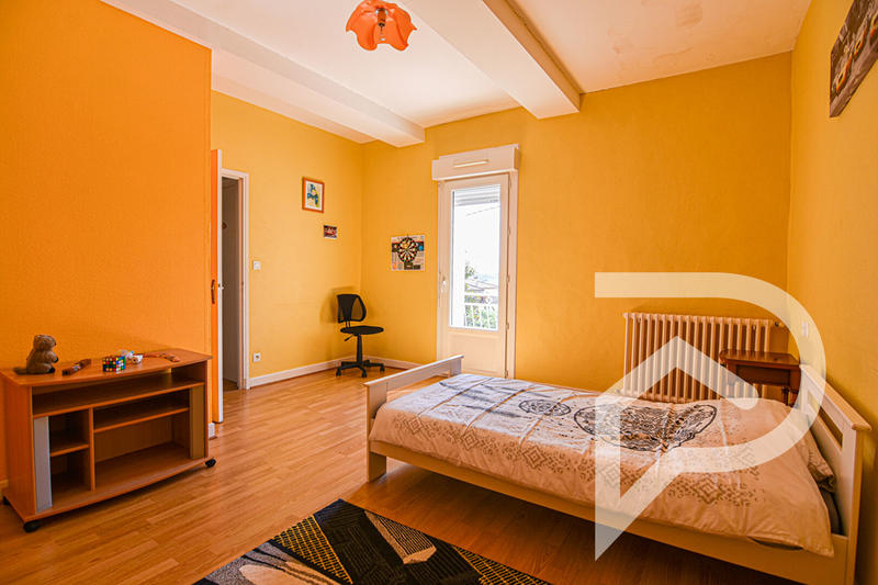 Maison - 187 m² - 11 pièces