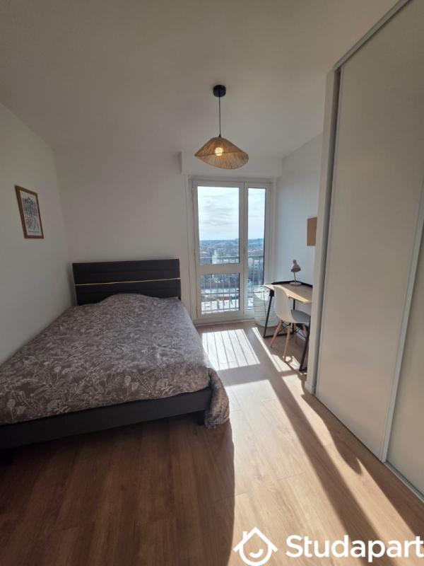 Chambre - 9 m² - 1 pièce