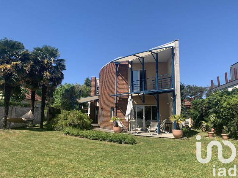 Maison - 250 m² - 10 pièces