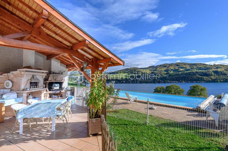 Maison - 230 m² - 7 pièces