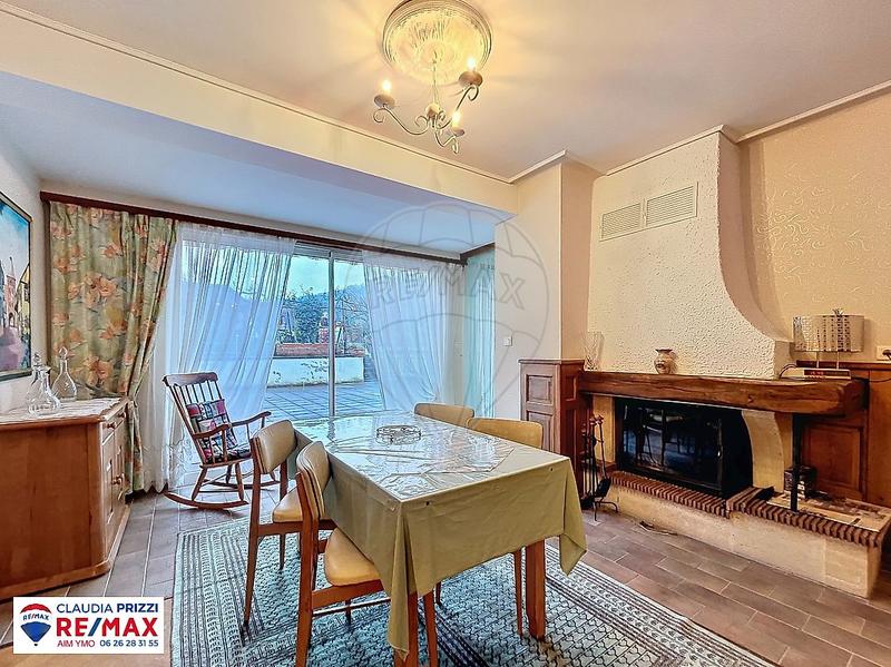 Maison - 428 m² - 19 pièces