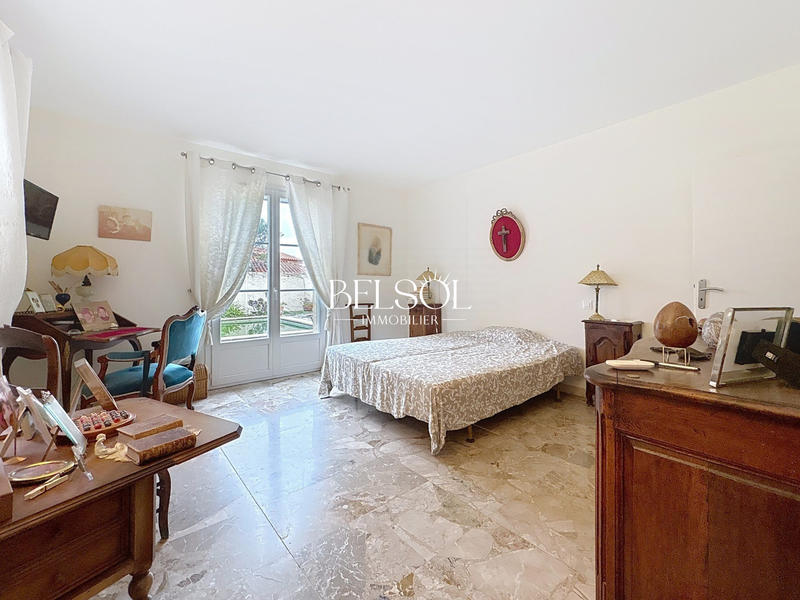 Maison - 205 m² - 6 pièces