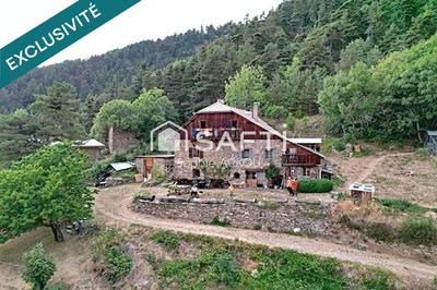 Maison - 264 m² - 12 pièces