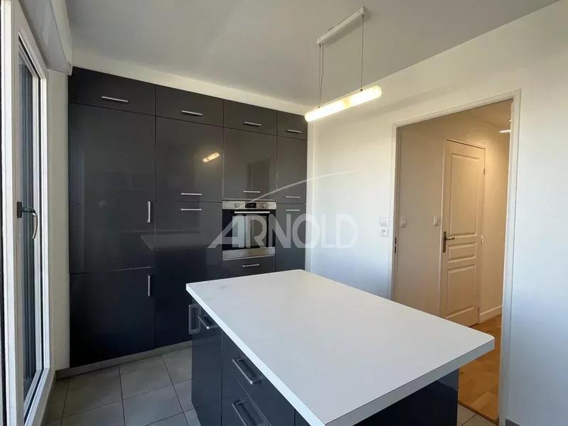 Appartement - 98 m² - 5 pièces