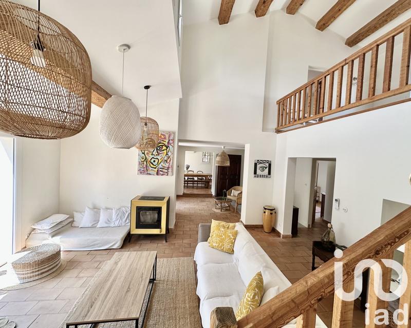 Maison - 230 m² - 6 pièces