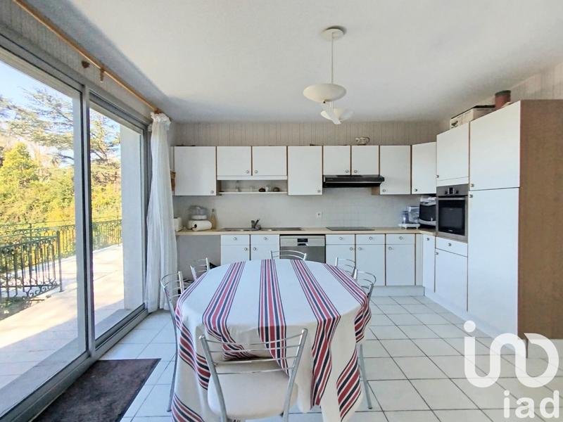 Maison - 180 m² - 8 pièces