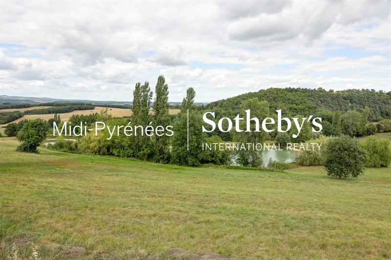 Maison - 288 m² - 12 pièces