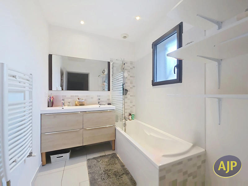 Maison - 87 m² - 4 pièces