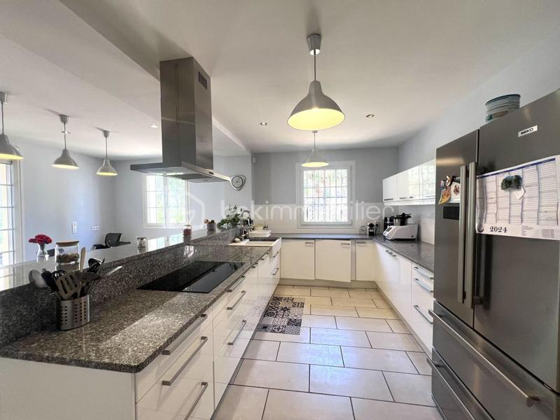 Maison - 280 m² - 7 pièces