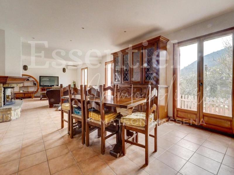 Propriété - 143 m² - 6 pièces