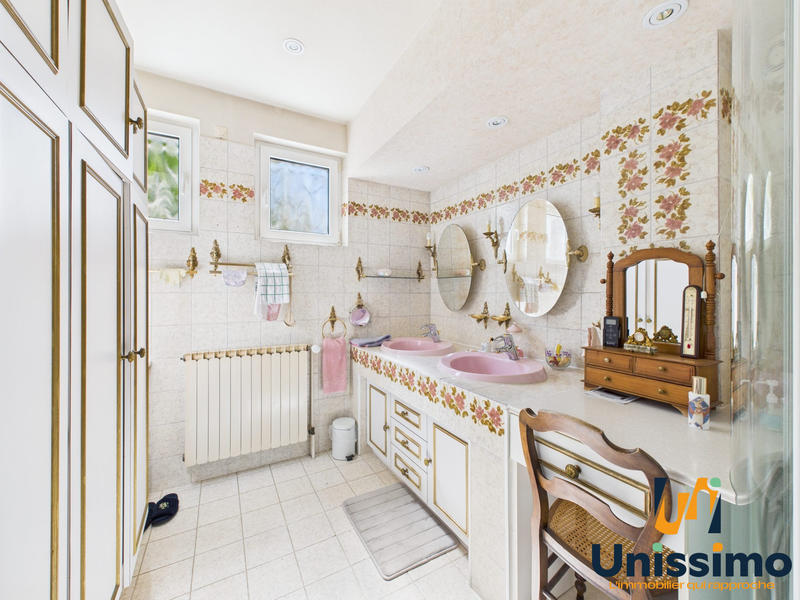 Maison - 295 m² - 11 pièces