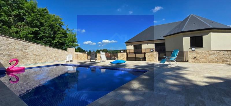 Maison - 315 m² - 8 pièces