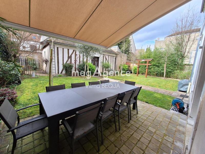 Maison - 285 m² - 8 pièces