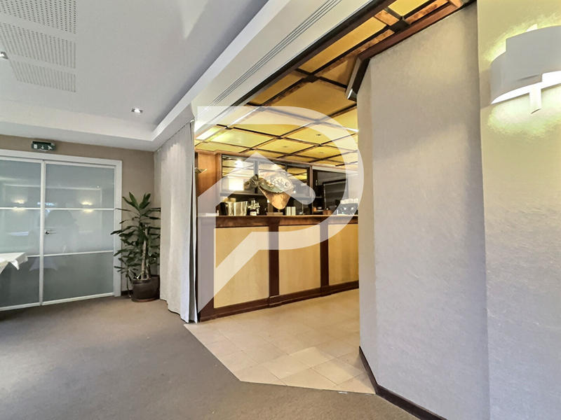 Local commercial - 764 m² - 19 pièces