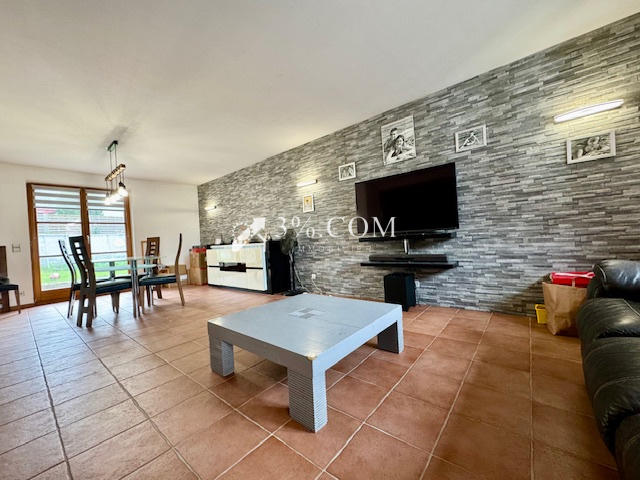 Maison - 255 m² - 9 pièces