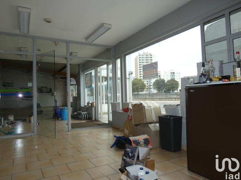 Local commercial - 684 m²
