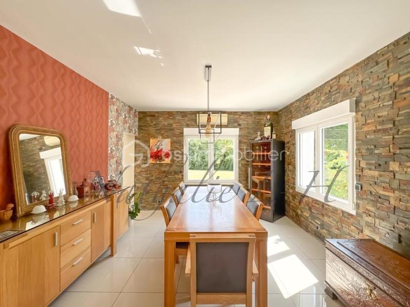 Pavillon - 224 m² - 6 pièces