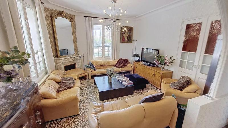 Maison - 300 m² - 11 pièces