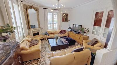 Maison - 300 m² - 11 pièces